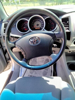 2011 Toyota Tacoma PreRunner — photo 13
