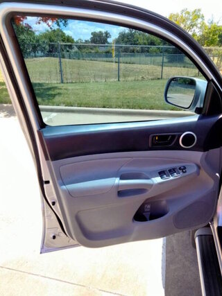 2011 Toyota Tacoma PreRunner — photo 9