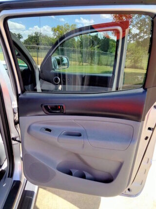 2011 Toyota Tacoma PreRunner — photo 23