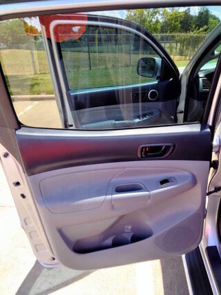 2011 Toyota Tacoma PreRunner — photo 11