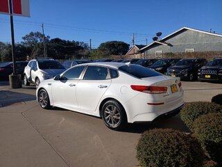 2020 Kia Optima LX — photo 15