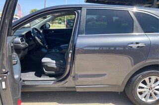 2019 Kia Sorento LX — photo 9