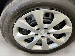 2026 Toyota Corolla LE — photo 11