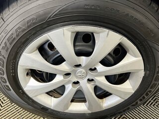 2025 Toyota Corolla LE — photo 11