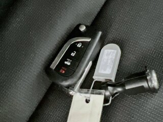 2025 Toyota Corolla LE — photo 32