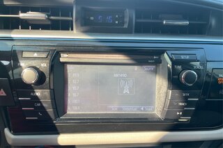 2016 Toyota Corolla LE — photo 13