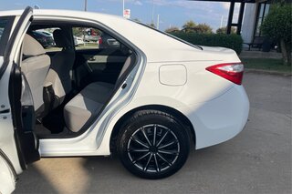 2016 Toyota Corolla LE — photo 10