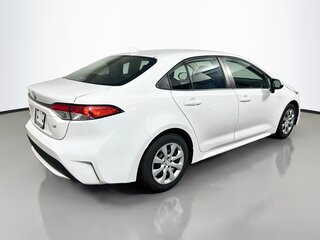 2021 Toyota Corolla LE — photo 3