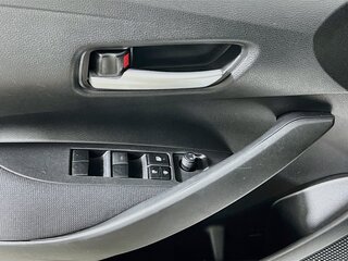 2021 Toyota Corolla LE — photo 12