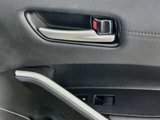 2025 Toyota Corolla Cross XLE — photo 29