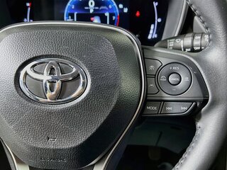 2025 Toyota Corolla Cross XLE — photo 17