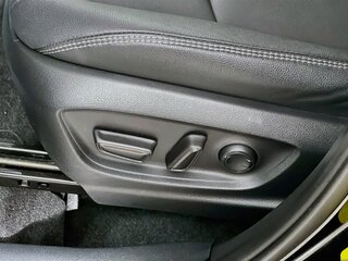 2025 Toyota Corolla Cross XLE — photo 13