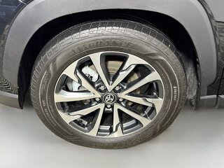 2025 Toyota Corolla Cross XLE — photo 11
