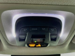2025 Toyota Corolla Cross XLE — photo 18