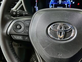 2025 Toyota Corolla Cross XLE — photo 16