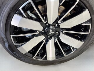 2025 Mitsubishi Outlander SE — photo 10