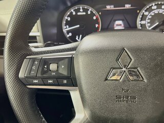 2025 Mitsubishi Outlander SE — photo 15
