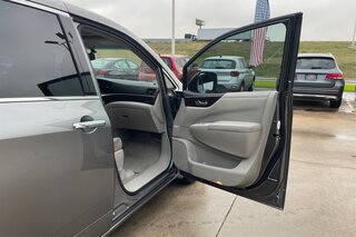 2015 Nissan Quest S — photo 23