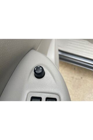 2015 Nissan Quest S — photo 28