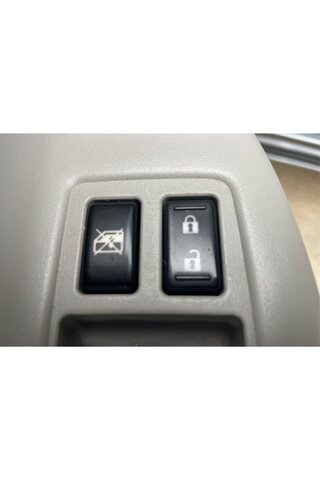 2015 Nissan Quest S — photo 27