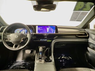 2024 Toyota Crown XLE — photo 27