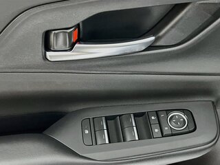 2025 Toyota Prius XSE — photo 13