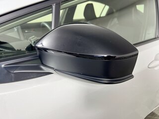 2025 Toyota Prius XSE — photo 9