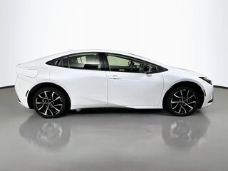 2025 Toyota Prius XSE — photo 2