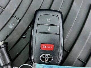 2025 Toyota Prius XSE — photo 32