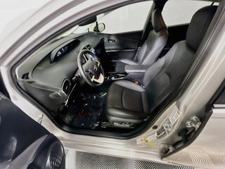 2017 Toyota Prius Four — photo 12