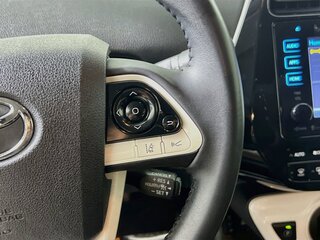 2017 Toyota Prius Four — photo 17