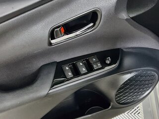 2017 Toyota Prius Four — photo 14