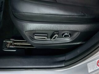2017 Toyota Prius Four — photo 13