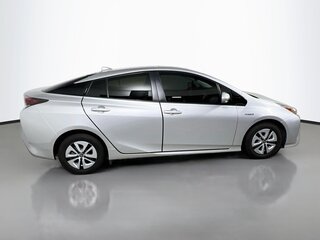 2017 Toyota Prius Four — photo 2