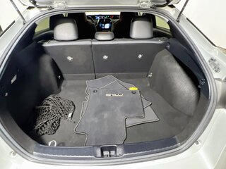 2017 Toyota Prius Four — photo 31