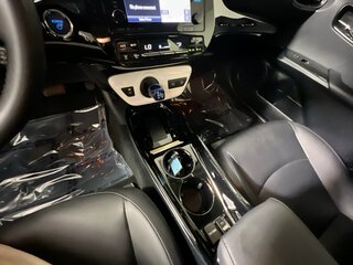 2017 Toyota Prius Four — photo 22