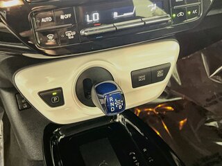 2017 Toyota Prius Four — photo 21