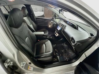 2017 Toyota Prius Four — photo 28