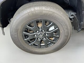 2026 Toyota 4Runner SR5 — photo 11