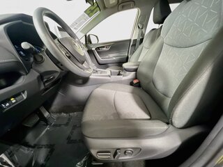 2025 Toyota Rav4 XLE — photo 12