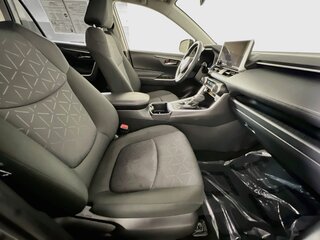 2025 Toyota Rav4 XLE — photo 28