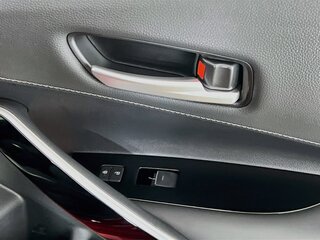 2025 Toyota Corolla Hatchback XSE — photo 29