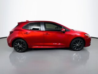 2025 Toyota Corolla Hatchback XSE — photo 2