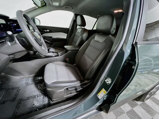 2025 Chevrolet Trax LT — photo 12