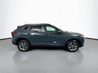 2025 Chevrolet Trax LT — photo 2