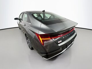 2025 Hyundai Elantra Limited — photo 5
