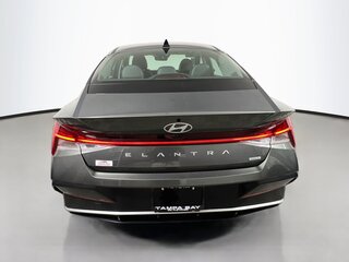 2025 Hyundai Elantra Limited — photo 4