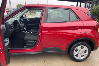 2020 Hyundai Venue SE — photo 9
