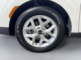 2025 Kia Soul LX — photo 11