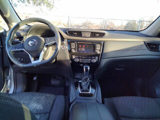 2018 Nissan Rogue SV — photo 18